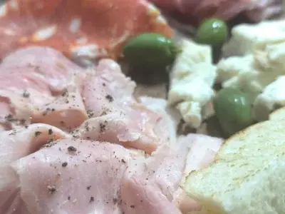 Tabla de embutidos y quesos italianos