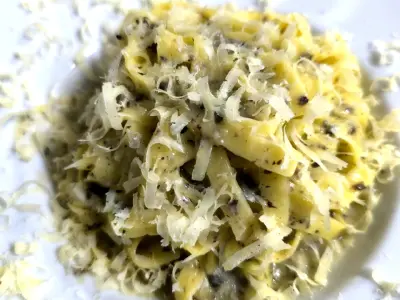 Tagliatelle con mantequilla, trufa y parmigiano