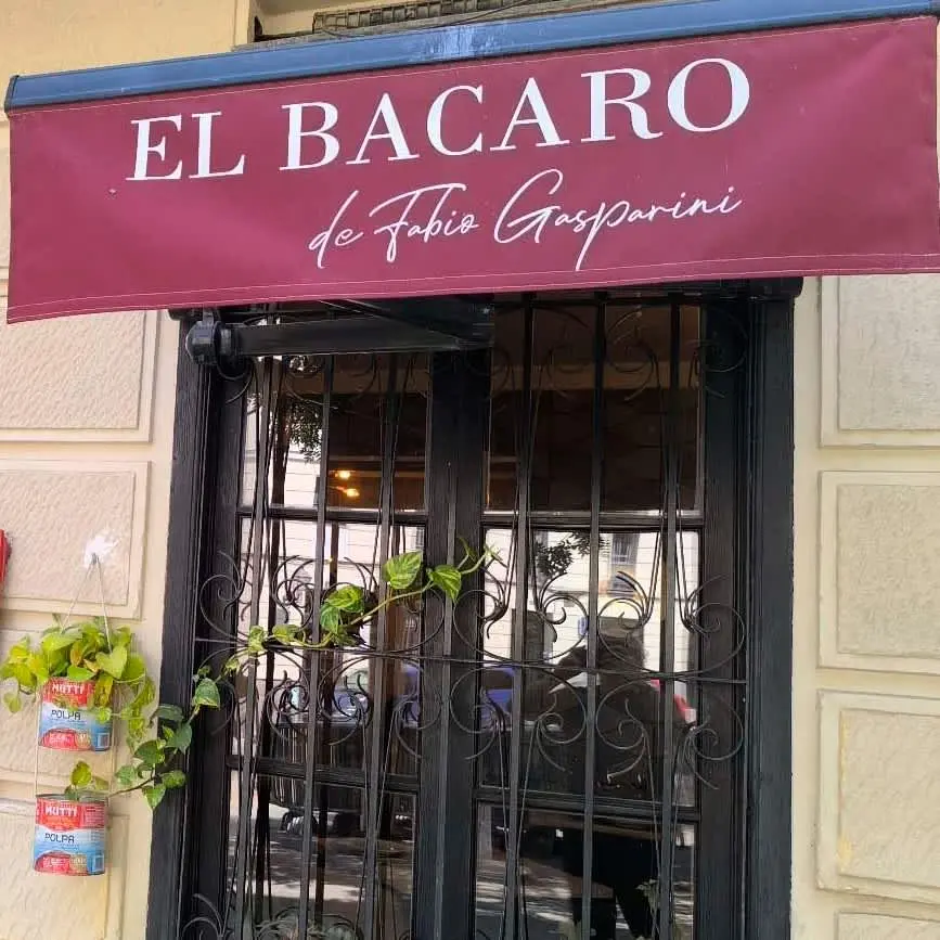 La fachada de El Bacaro en Plaza de la Paja